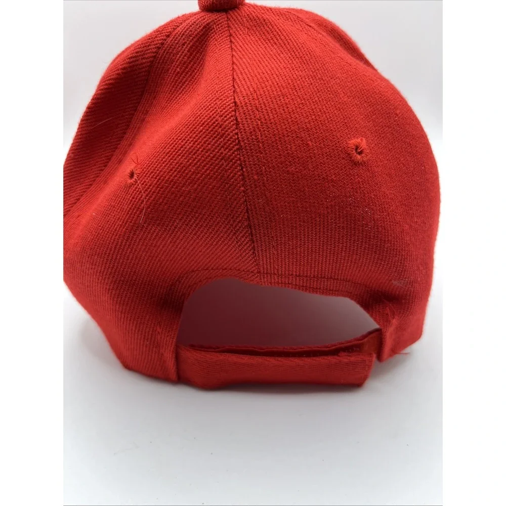 HORSE HEADS CAP WITH SHADOW‎ RED HAT